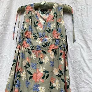 maxi dress Frye brand floral pattern 97%polyester and 35% spandex